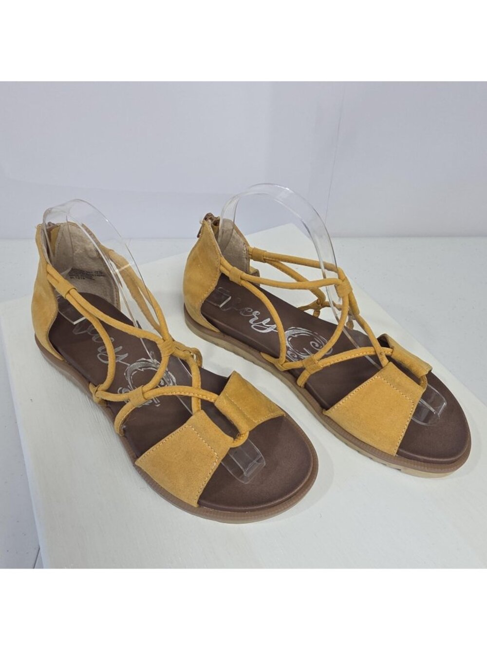 Very G Sandals Womens Size 7.5 Yellow Gladiator Flat Strappy Zip Back Faux Suede